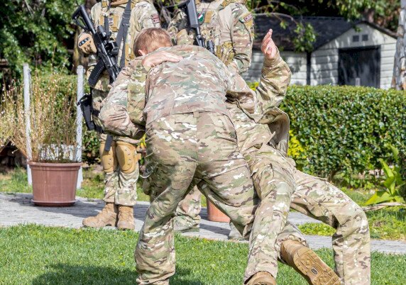 Közelharc és airsoft lőgyakorlat Pákozdon